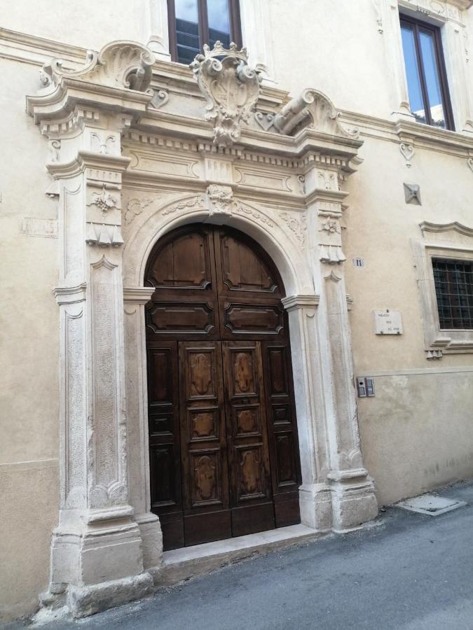 B&B Bone Novelle Dimora Storica Palazzo Zuzi LʼAquila Zewnętrze zdjęcie